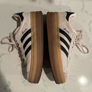 Women’s Adidas Gazelle 9.5 rose quartz